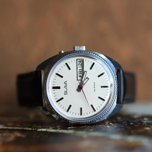 Vintage Soviet SLAVA Watch with Calendar – 1970s USSR Men’s Wristwatch – Mechanical Wind-Up – Collectible  Timepiece