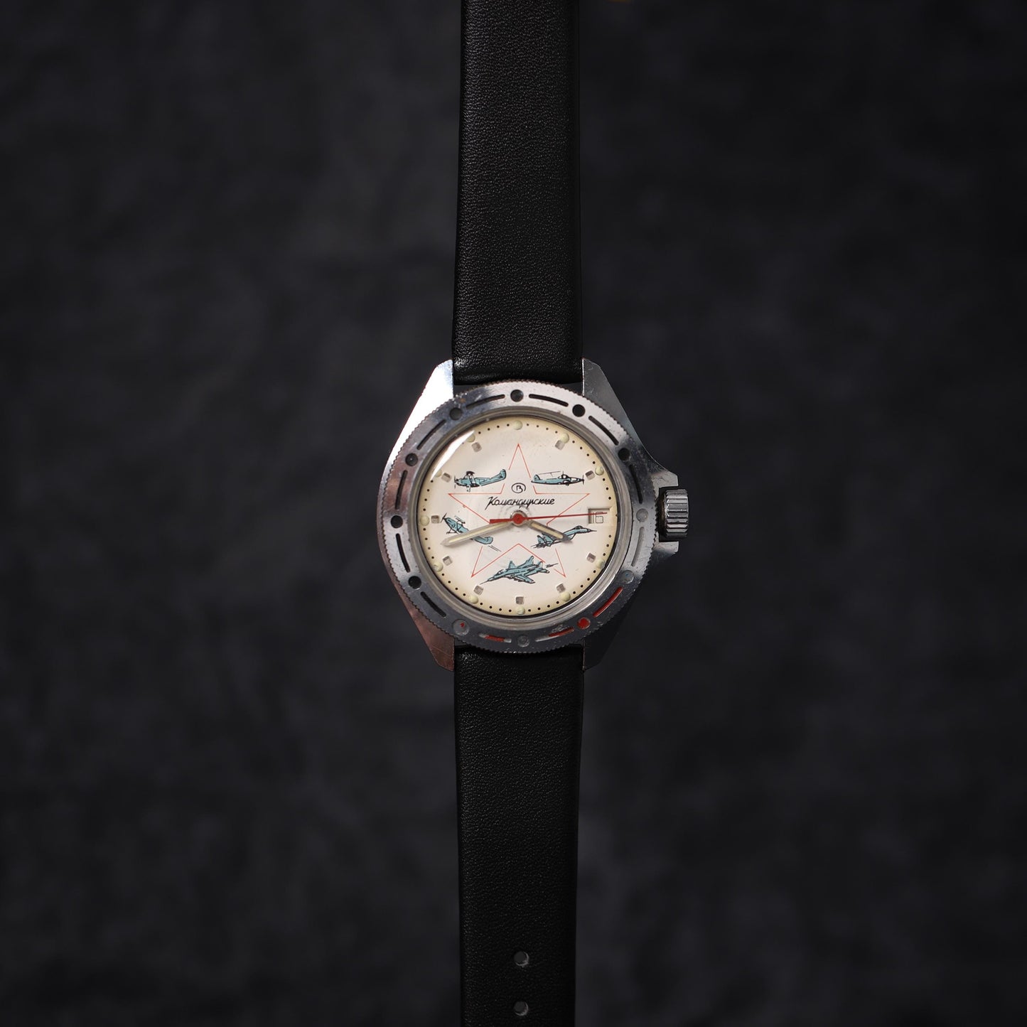 Military vintage men's watch commanders of 1970. This watch is waterproof and shockproof. A perfect Christmas present