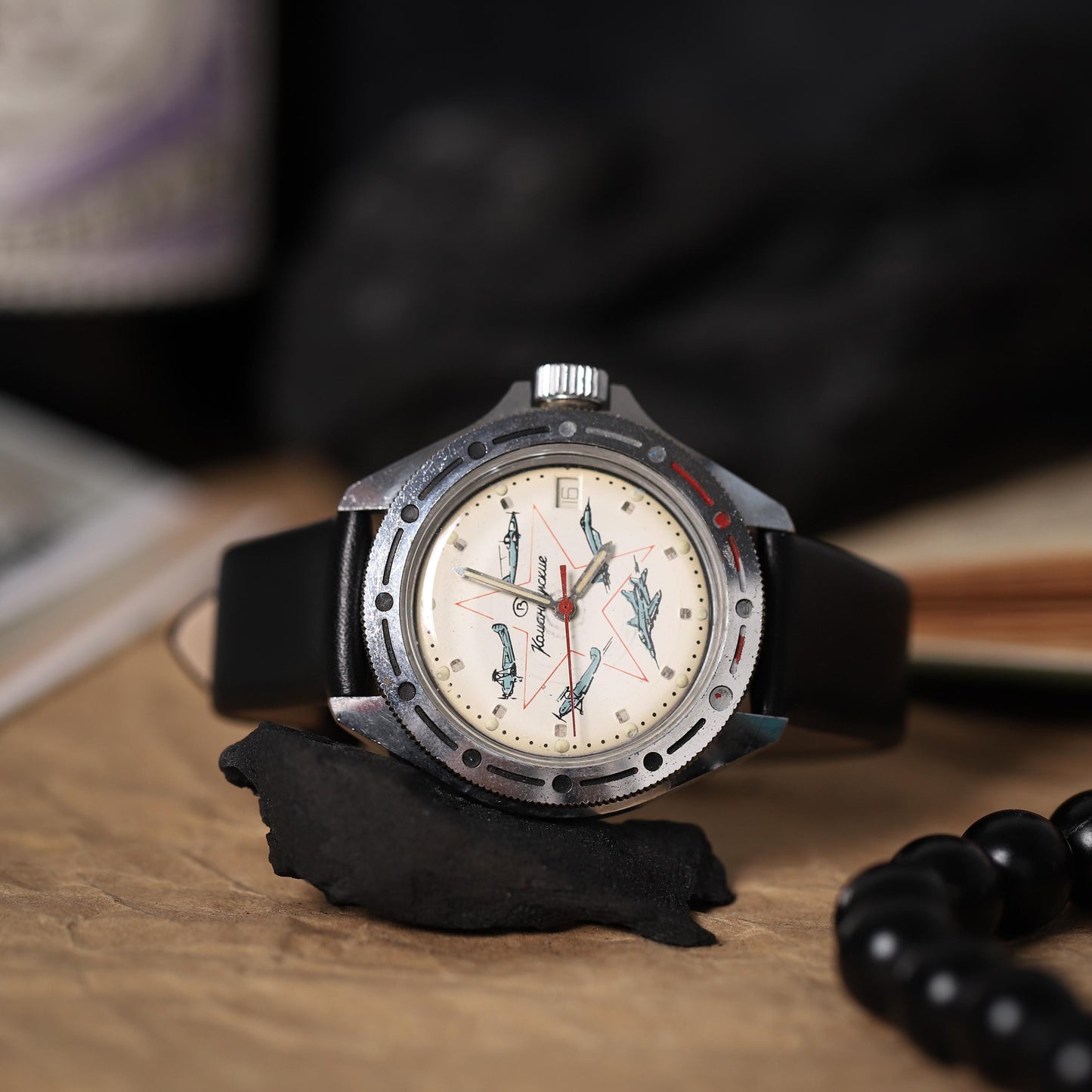 Military vintage men's watch commanders of 1970. This watch is waterproof and shockproof. A perfect Christmas present